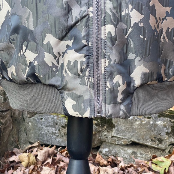 Max Studio Horse Print Camouflage Puffer Jacket Size Large - Picture 7 of 7